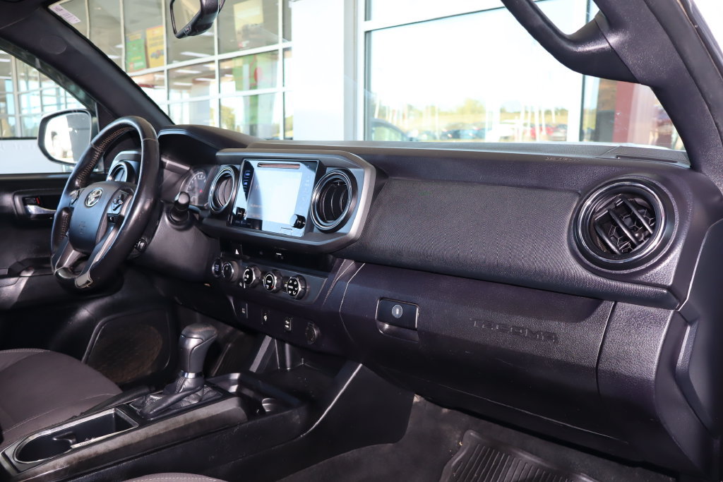 Used 2017 Toyota Tacoma TRD Sport w/ Tow Package (A/T) AWD/4WD image 37