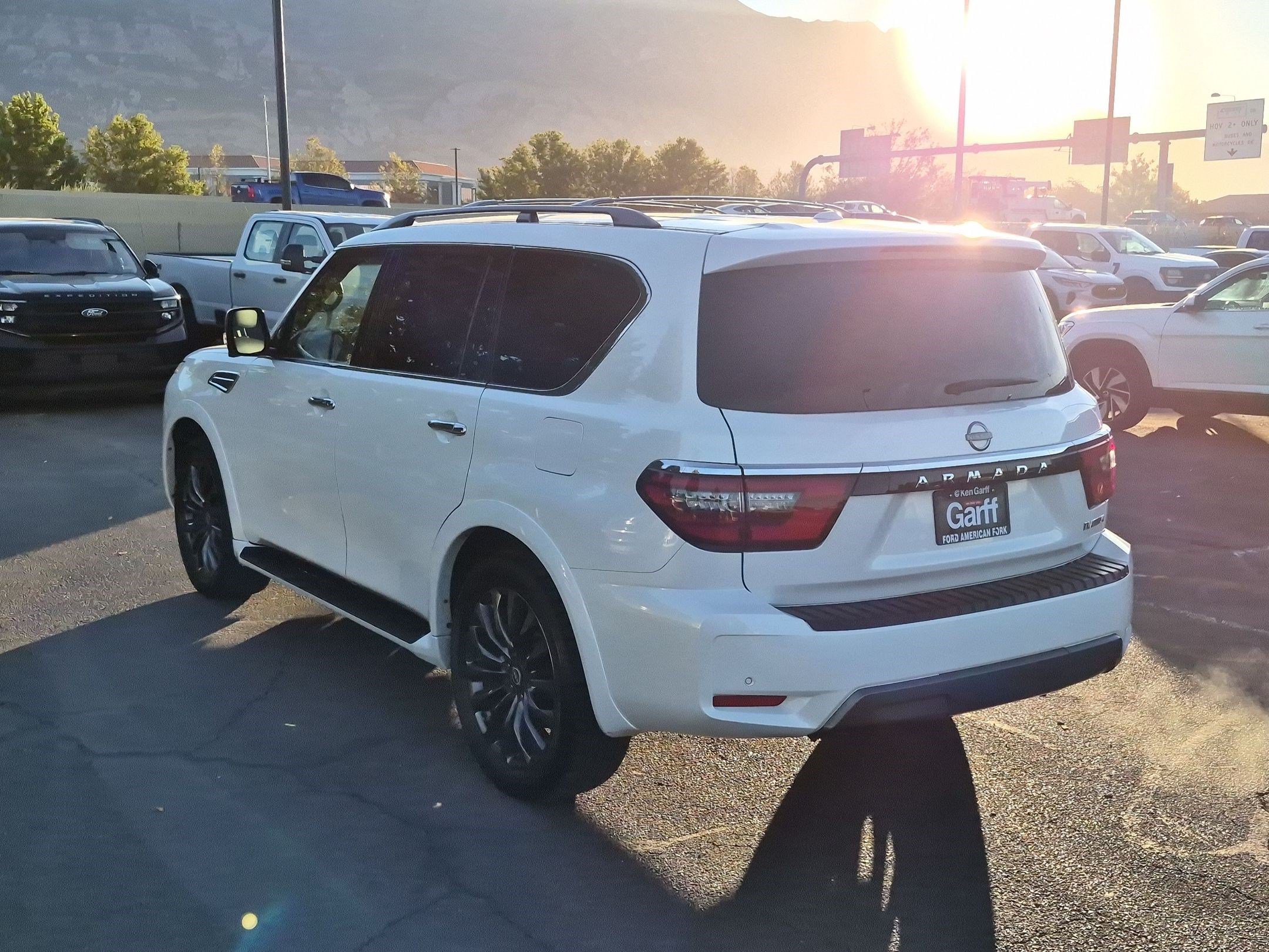 Used 2023 Nissan Armada Platinum w/ Captain's Chairs Package AWD/4WD image 9