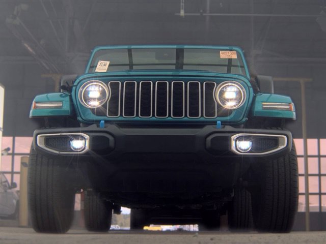 Used 2024 Jeep Wrangler Unlimited Sahara AWD/4WD image 4