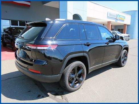 Certified 2023 Jeep Grand Cherokee Altitude AWD/4WD image 8