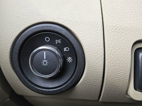 Used 2013 Ford Taurus Limited image 23