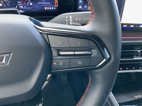 Used 2024 Chevrolet Traverse RS image 37