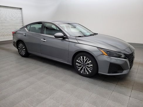 Used 2023 Nissan Altima 2.5 SV FWD image 11