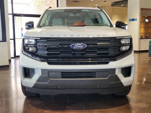 New 2026 Ford Expedition Active RWD image 6