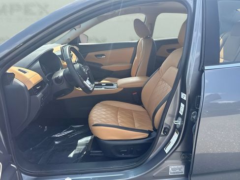 Used 2025 Nissan Sentra SV w/ SV Premium Package FWD image 5