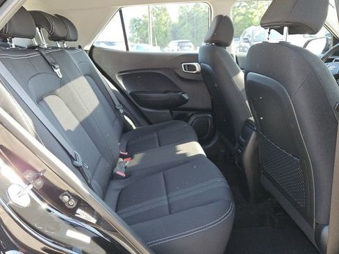 Used 2024 Hyundai Venue SEL FWD image 14