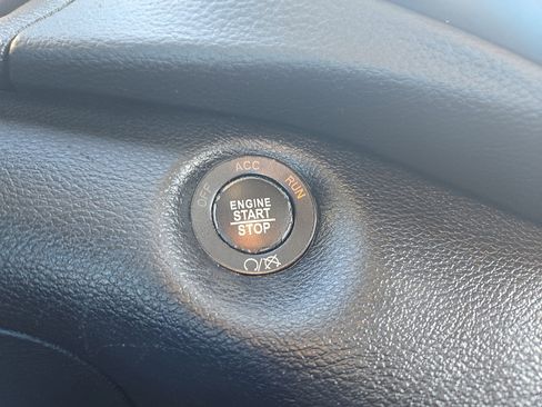 Used 2019 Jeep Cherokee Limited image 23