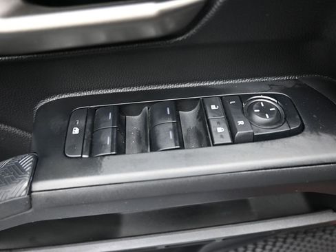 Certified 2025 Toyota Tacoma TRD Off-Road image 6