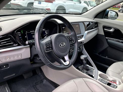 Used 2021 Kia Niro EX Premium image 9