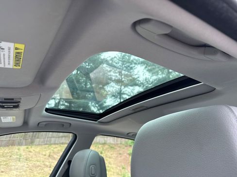 Used 2010 BMW 528i Sedan image 26