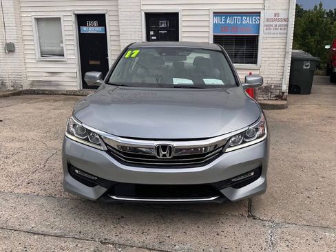 Used 2017 Honda Accord EX-L image 2