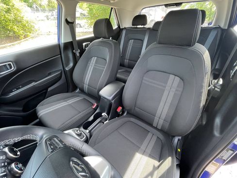Used 2025 Hyundai Venue SEL FWD image 36