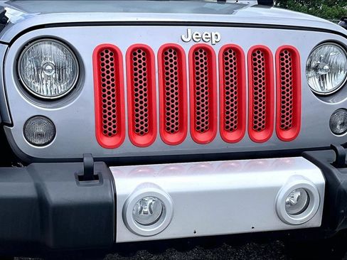 Used 2015 Jeep Wrangler Unlimited Sahara w/ Connectivity Group AWD/4WD image 37