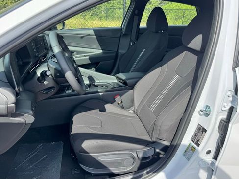 Used 2025 Hyundai Elantra Sport image 14