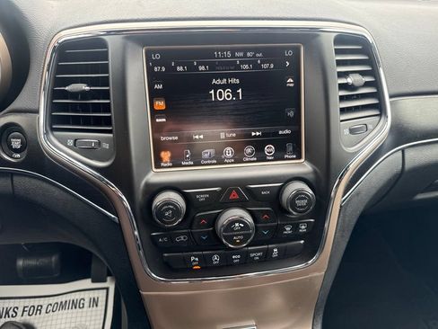 Used 2017 Jeep Grand Cherokee Limited AWD/4WD image 32