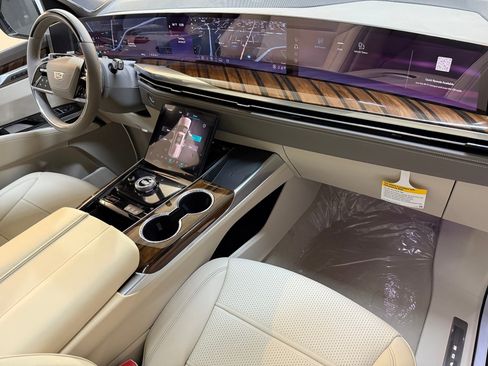 New 2026 Cadillac Escalade ESV Platinum Sport w/ LPO, ONYX Package image 62