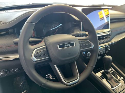 Used 2025 Jeep Compass Trailhawk w/ Trailer Tow Group image 28