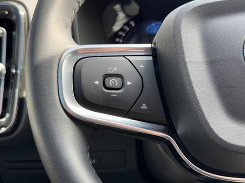 Certified 2025 Volvo XC40 B5 Plus image 18