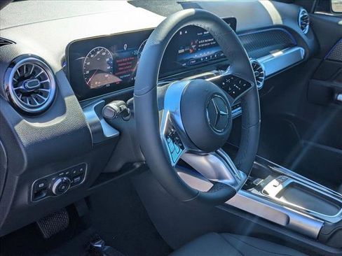 Used 2026 Mercedes-Benz GLB 250 image 3