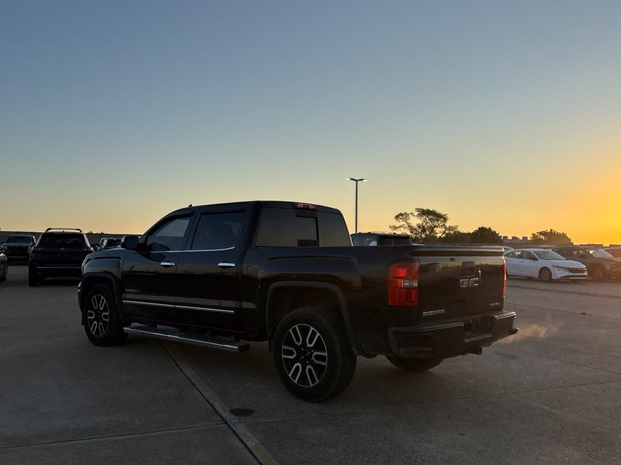 Used 2015 GMC Sierra 1500 Denali w/ Driver Alert Package RWD image 21
