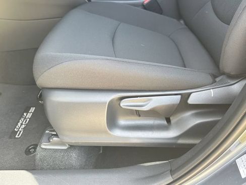 Used 2026 Toyota Corolla Cross LE FWD image 27