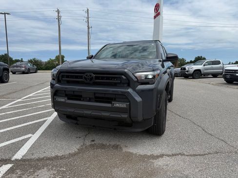 Used 2025 Toyota 4Runner SR5 AWD/4WD image 3