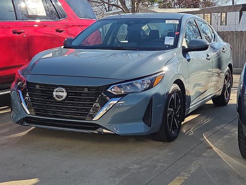 Used 2025 Nissan Sentra SV image 2