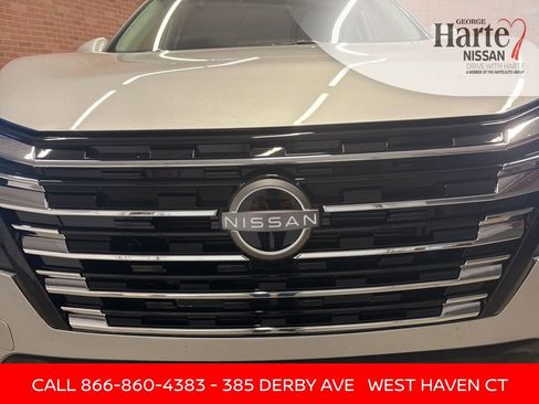 Certified 2025 Nissan Rogue SV image 37