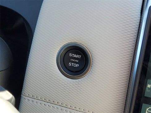 Used 2025 Land Rover Discovery Sport Dynamic SE image 29