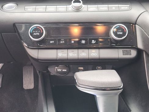 Used 2024 Hyundai Elantra SEL image 17