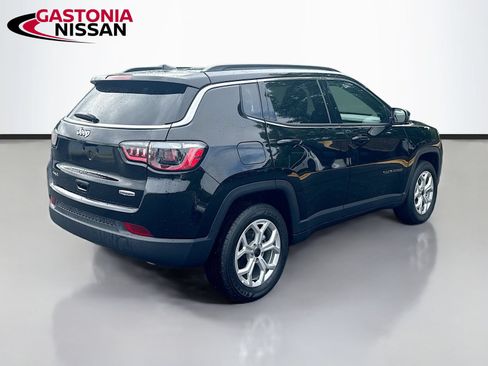 Used 2025 Jeep Compass Latitude AWD/4WD image 9
