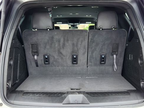 Used 2024 GMC Yukon SLT AWD/4WD image 12