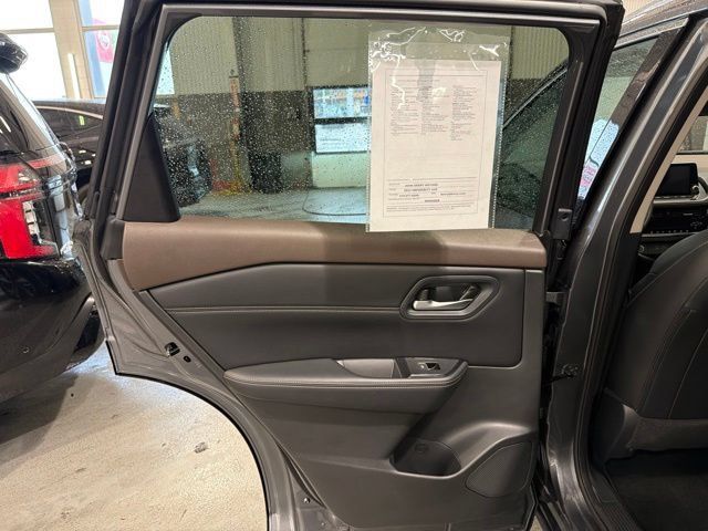 Certified 2023 Nissan Rogue SL AWD/4WD image 11