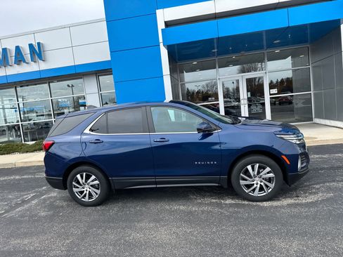 Used 2023 Chevrolet Equinox LT image 2