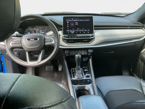 Used 2024 Jeep Compass Latitude AWD/4WD image 11