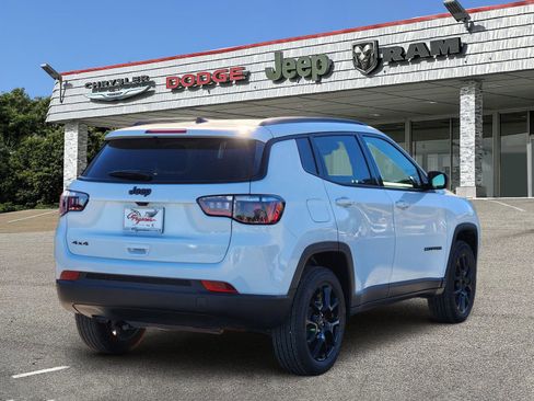 New 2026 Jeep Compass Latitude image 5