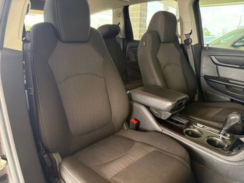 Used 2017 Chevrolet Traverse LT w/ Traveler's Package FWD image 22