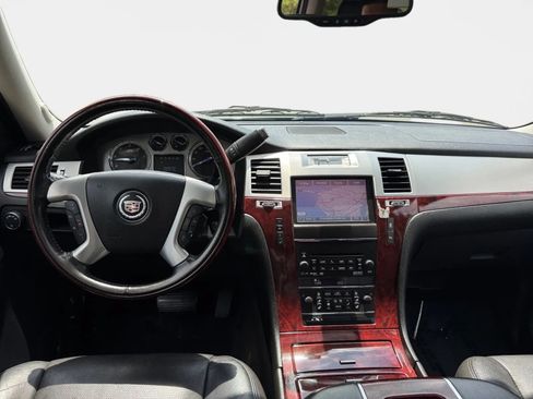 Used 2013 Cadillac Escalade Luxury AWD/4WD image 15