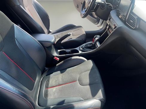 Used 2019 Hyundai Veloster 2.0 Premium image 21