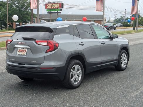 Used 2024 GMC Terrain SLE AWD/4WD image 9