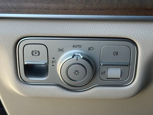 Used 2022 Mercedes-Benz GLS 450 4MATIC image 28
