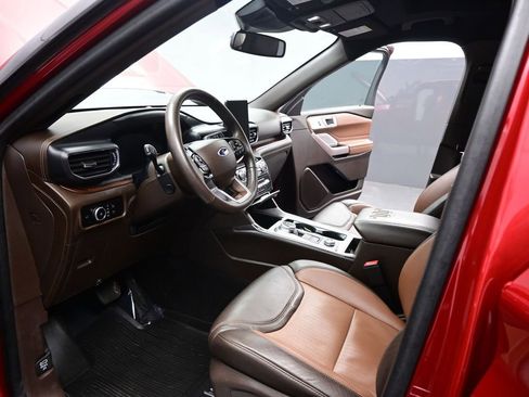 Used 2024 Ford Explorer King Ranch w/ Technology Package AWD/4WD image 8