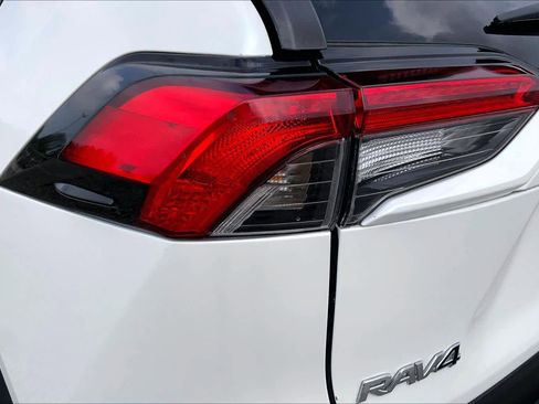 Used 2022 Toyota RAV4 XLE Premium FWD image 28