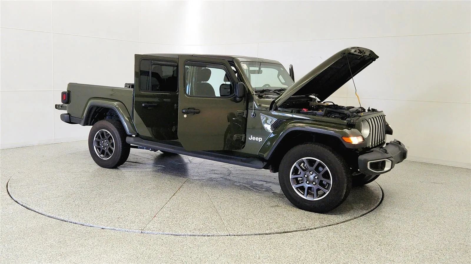 Used 2023 Jeep Gladiator Overland w/ Cold Weather Group AWD/4WD image 10