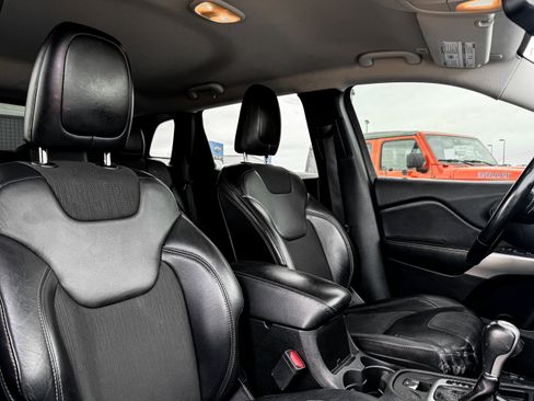 Used 2018 Jeep Cherokee Latitude Plus image 9