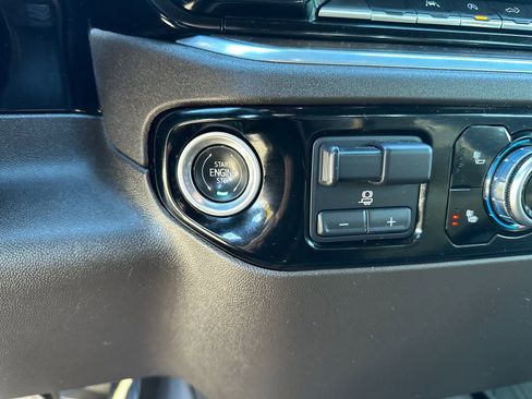 Used 2022 GMC Sierra 1500 SLT AWD/4WD image 25