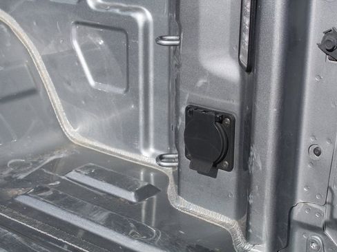 Used 2024 GMC Sierra 1500 SLE image 8