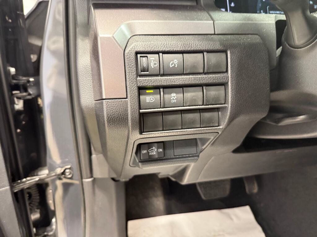 Certified 2025 Toyota Tacoma SR5 AWD/4WD image 25