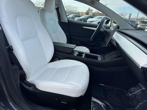 Used 2022 Tesla Model 3 Standard Range image 9