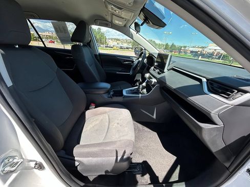 Used 2025 Toyota RAV4 XLE AWD/4WD image 31